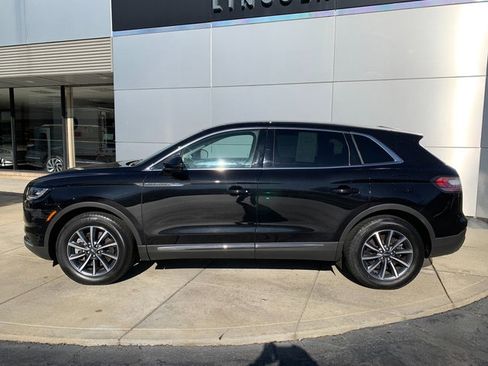 Certified 2022 Lincoln Nautilus AWD image 2