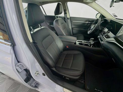 Used 2025 Nissan Altima 2.5 SR w/ SR Premium Package FWD image 25