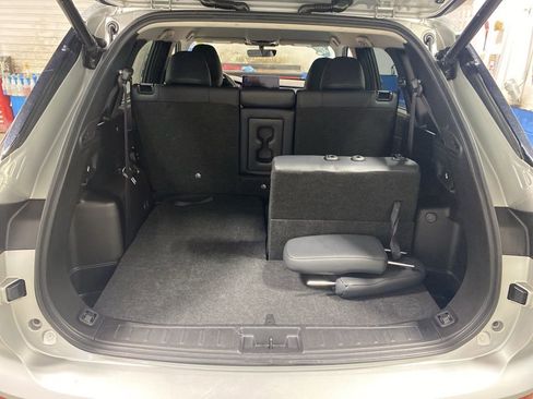 Used 2025 Mitsubishi Outlander SE image 15