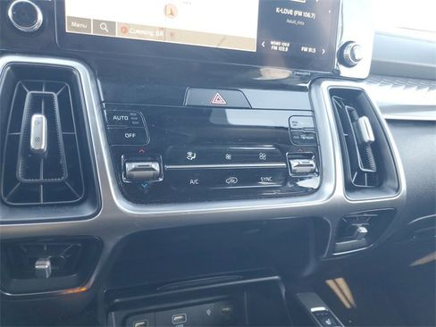 Certified 2023 Kia Sorento S w/ Panoramic Sunroof Package image 22