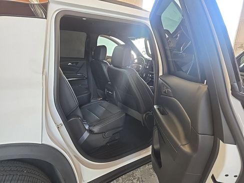 Used 2025 Chevrolet Traverse LT w/ Driver Confidence Package image 10