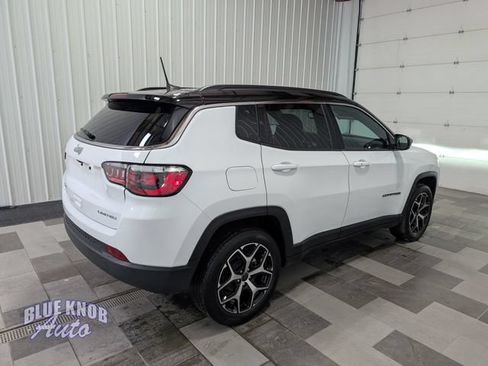 Used 2025 Jeep Compass Limited AWD/4WD image 4
