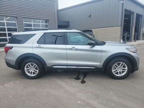 Used 2025 Ford Explorer Active AWD/4WD image 4