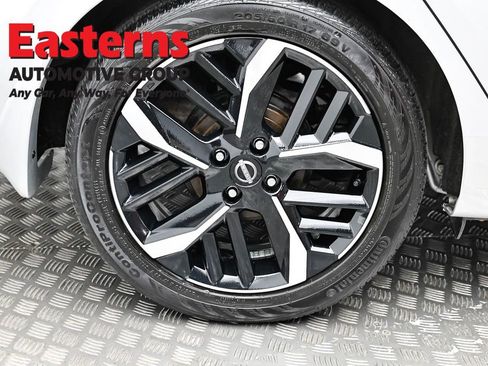 Used 2024 Nissan Versa SR w/ Trunk Package image 30