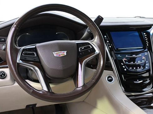 Used 2016 Cadillac Escalade Luxury AWD/4WD image 12
