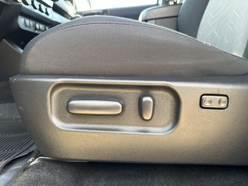 Used 2022 Toyota Tacoma TRD Off-Road image 18