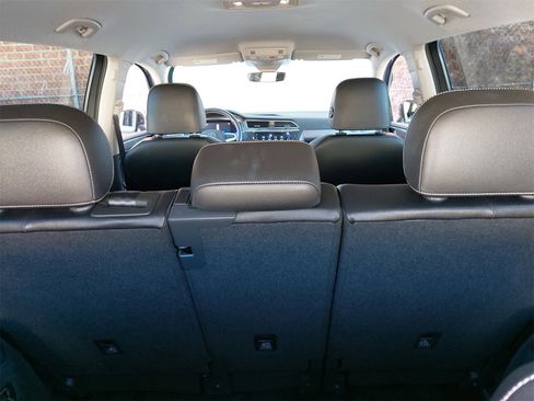 Used 2022 Volkswagen Tiguan SE image 13