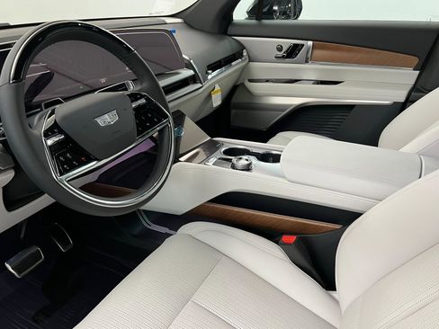 New 2026 Cadillac Vistiq Sport image 16