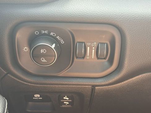 Used 2025 RAM 1500 Laramie image 30