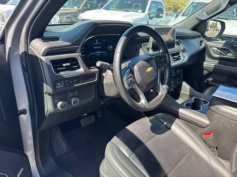 Used 2024 Chevrolet Suburban LT RWD image 7