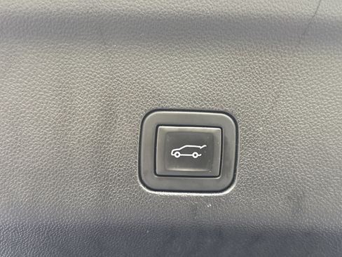 Used 2023 GMC Yukon SLT AWD/4WD image 38