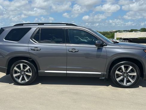 Used 2025 Honda Pilot Touring image 14