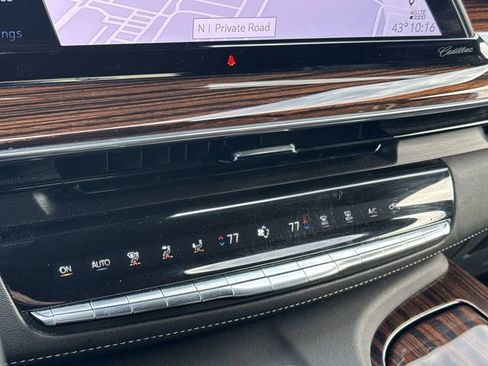 Used 2023 Cadillac Escalade Premium Luxury image 21