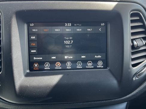 Used 2019 Jeep Compass Latitude AWD/4WD image 18
