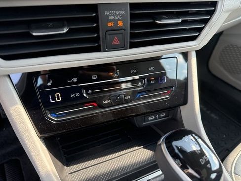 Certified 2025 Volkswagen Jetta SE image 19