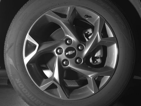 Used 2025 Chevrolet Trax LT FWD image 13