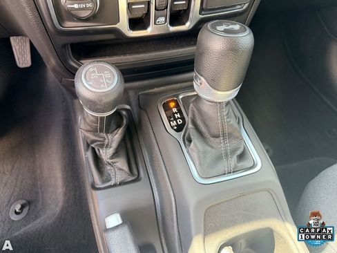 Certified 2025 Jeep Wrangler Unlimited Sahara AWD/4WD image 27