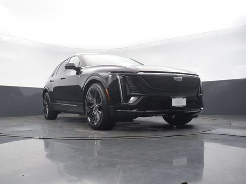 New 2026 Cadillac Lyriq Signature Sport w/ LPO, Floor Liner Package AWD/4WD image 46