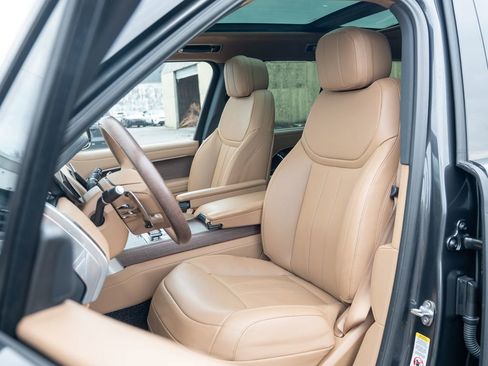 Used 2025 Land Rover Range Rover SE image 20