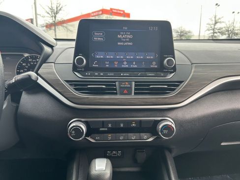 Used 2025 Nissan Altima 2.5 SV image 17