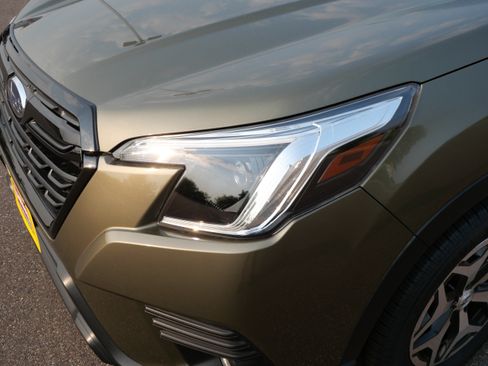 Used 2023 Subaru Forester Premium AWD/4WD image 15