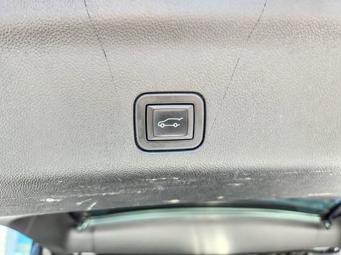 Used 2023 GMC Yukon AT4 w/ Technology Package AWD/4WD image 22