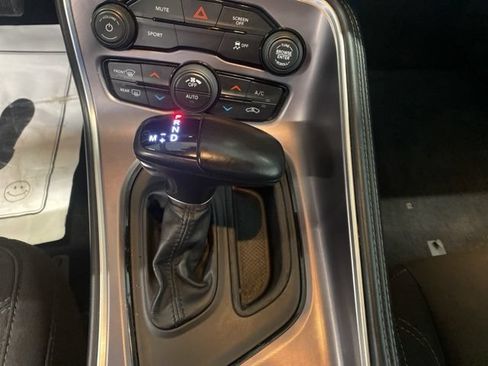 Used 2022 Dodge Challenger SXT RWD image 21