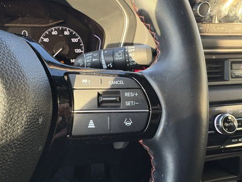 Used 2025 Honda Pilot Sport image 15