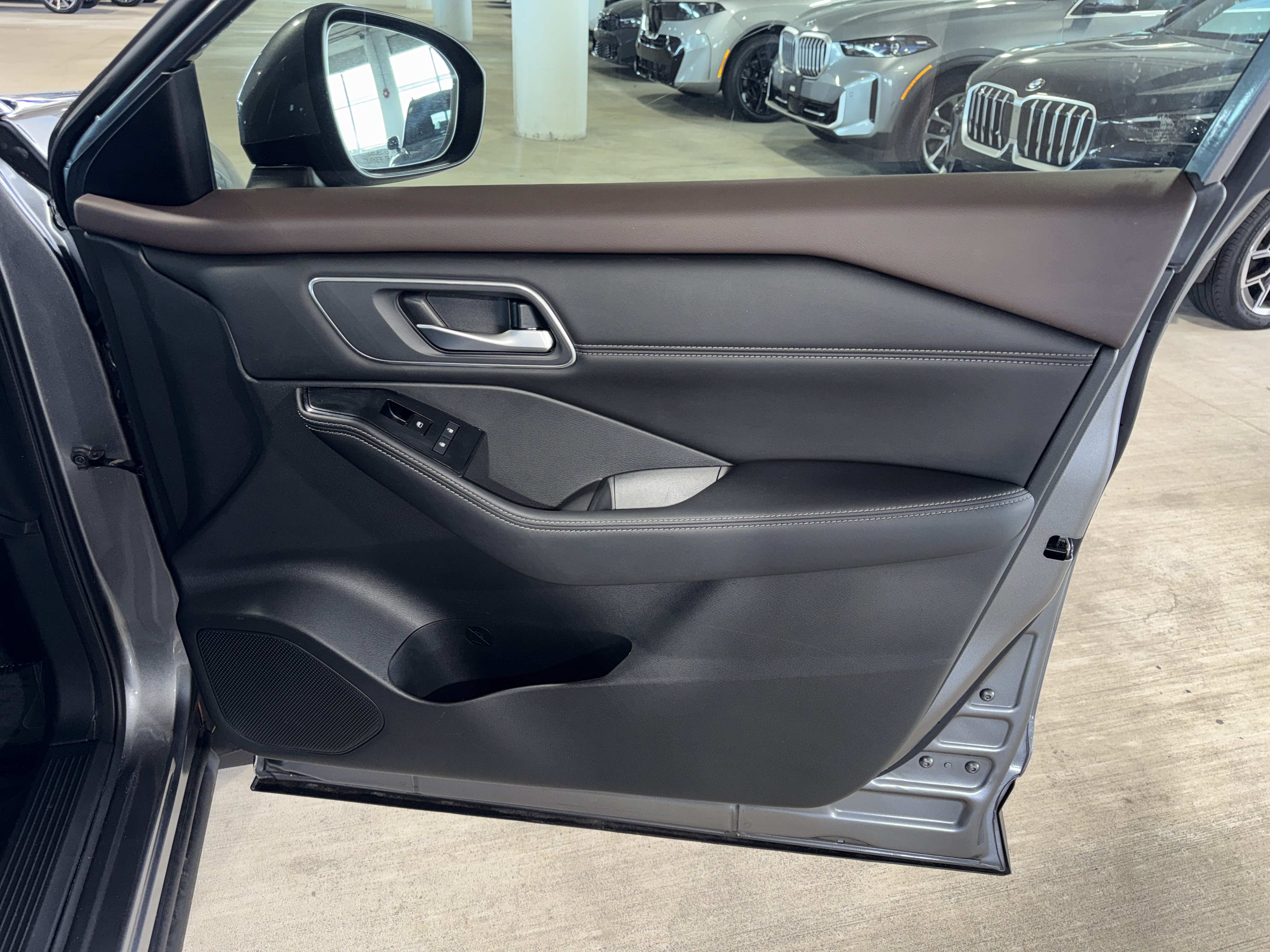 Used 2021 Nissan Rogue SV w/ Premium Package FWD image 9
