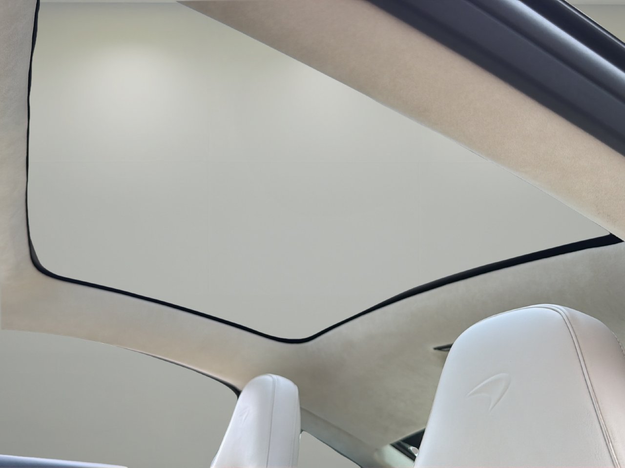 Used 2023 McLaren GT RWD image 23