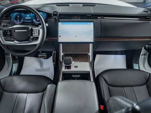Used 2025 Land Rover Range Rover SE image 23