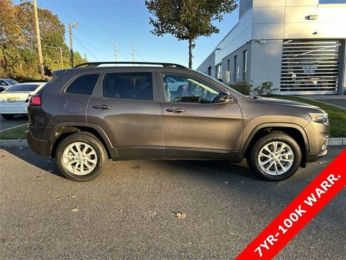 Certified 2022 Jeep Cherokee Latitude Lux w/ Sun & Sound Group image 9