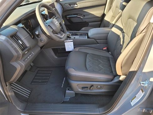 New 2026 Nissan Pathfinder Platinum image 10