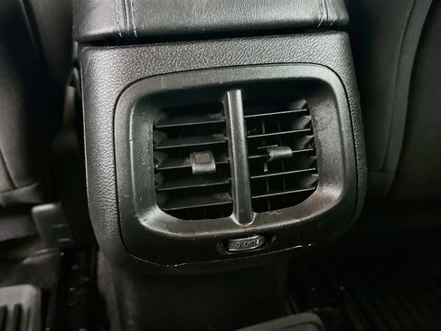Used 2019 Jeep Cherokee Latitude w/ Popular Appearance Group FWD image 25