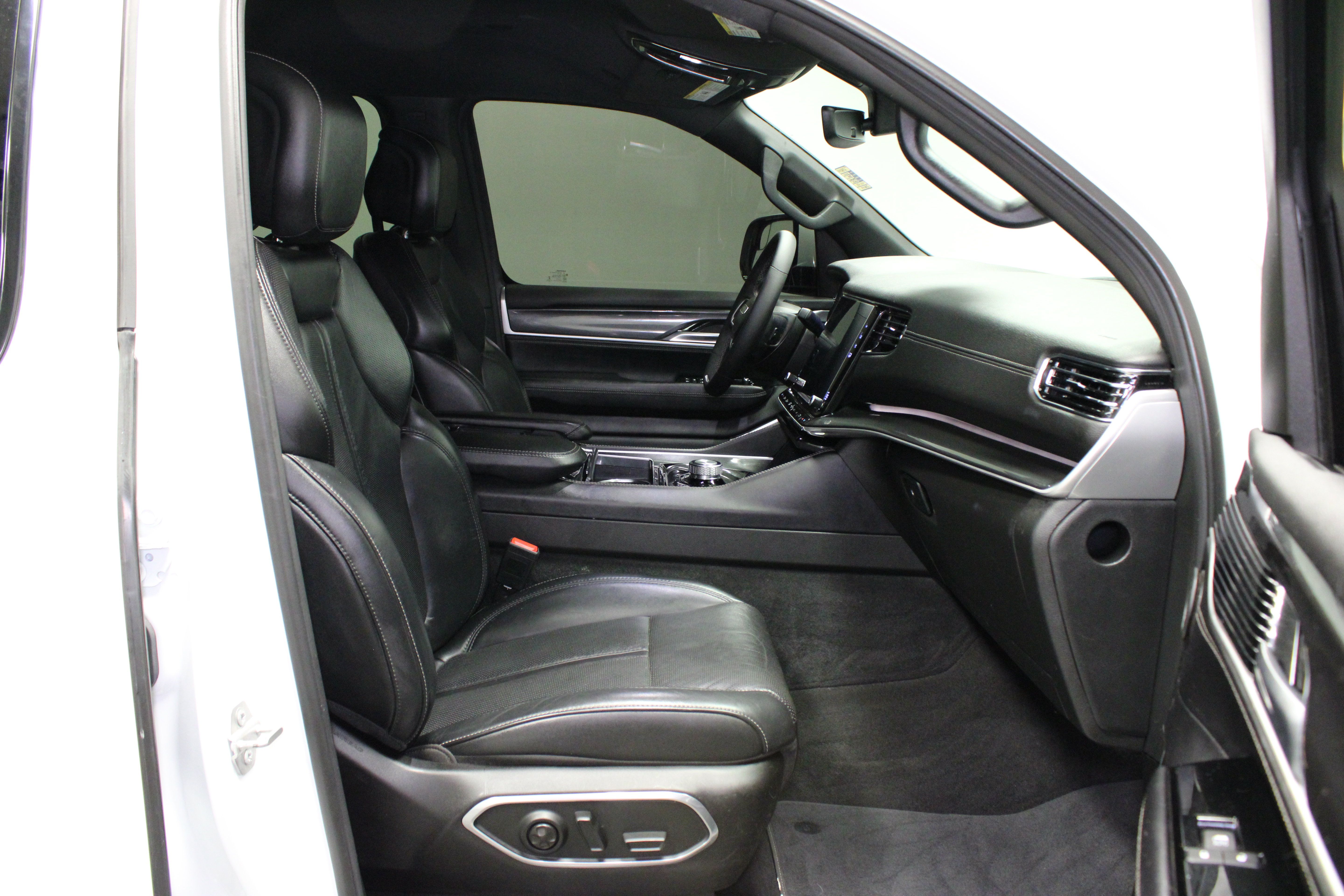 Used 2022 Jeep Wagoneer Series I w/ Convenience Group I RWD image 19