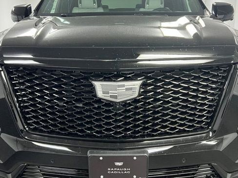New 2026 Cadillac Escalade ESV Platinum Sport w/ LPO, ONYX Package AWD/4WD image 9