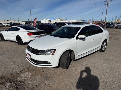 Used 2017 Volkswagen Jetta SEL image 2