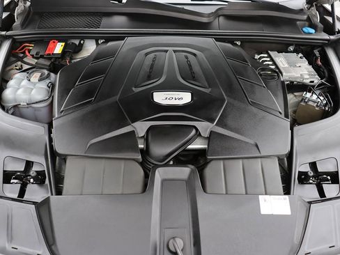 Used 2021 Porsche Cayenne Coupe image 61