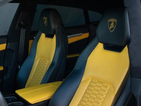 Used 2020 Lamborghini Urus image 11