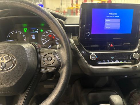 Used 2025 Toyota Corolla LE FWD image 2