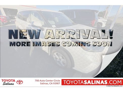 Used 2020 Toyota Highlander LE image 1