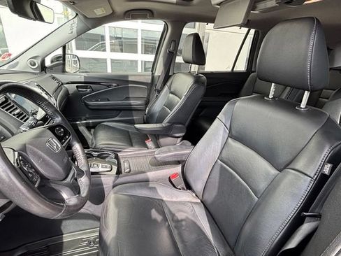 Used 2019 Honda Pilot Touring image 9
