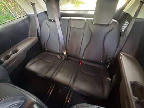 Used 2026 Kia Carnival FWD image 31