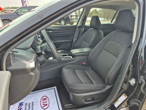 Used 2024 Nissan Altima 2.5 SV image 9