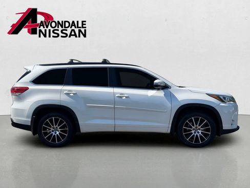 Used 2018 Toyota Highlander SE w/ Carpet Mat Package (TMS) AWD/4WD image 7