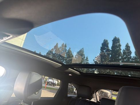 Used 2023 Land Rover Range Rover Velar R-Dynamic S image 8