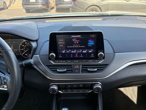 Used 2025 Nissan Altima 2.5 SR image 17