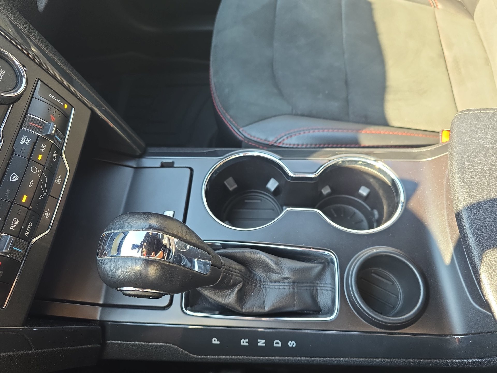 Used 2019 Ford Explorer XLT w/ Equipment Group 202A FWD image 25
