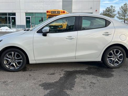 Used 2019 Toyota Yaris LE FWD image 6