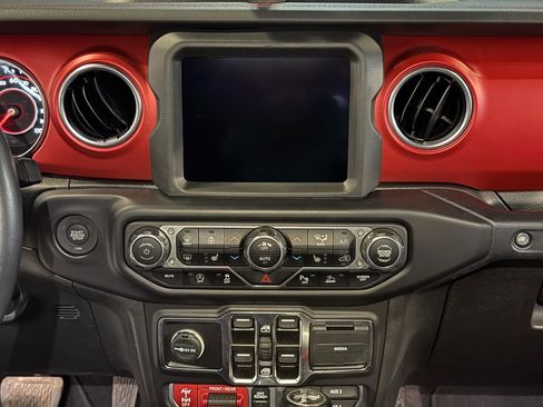 Used 2022 Jeep Wrangler Unlimited Rubicon w/ Xtreme Recon 35" Tire Package image 17